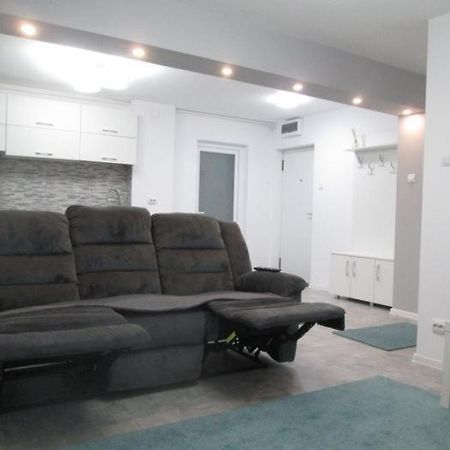 Apartament Sarra Targoviste Bagian luar foto