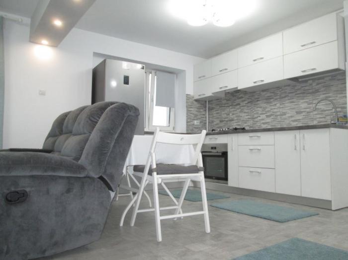 Apartament Sarra Targoviste Bagian luar foto