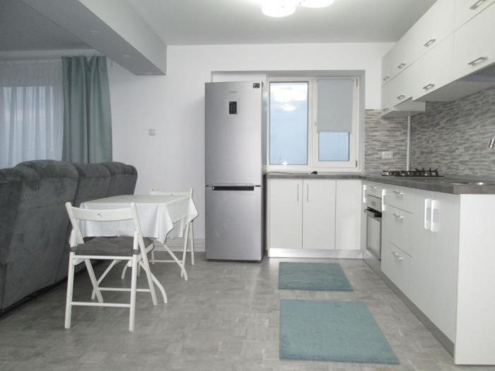 Apartament Sarra Targoviste Bagian luar foto