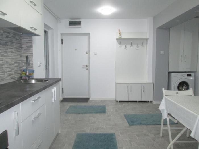 Apartament Sarra Targoviste Bagian luar foto