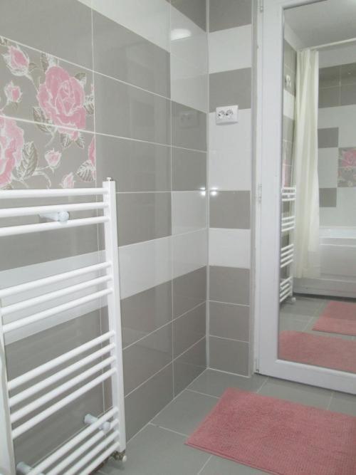 Apartament Sarra Targoviste Bagian luar foto