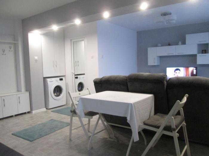 Apartament Sarra Targoviste Bagian luar foto